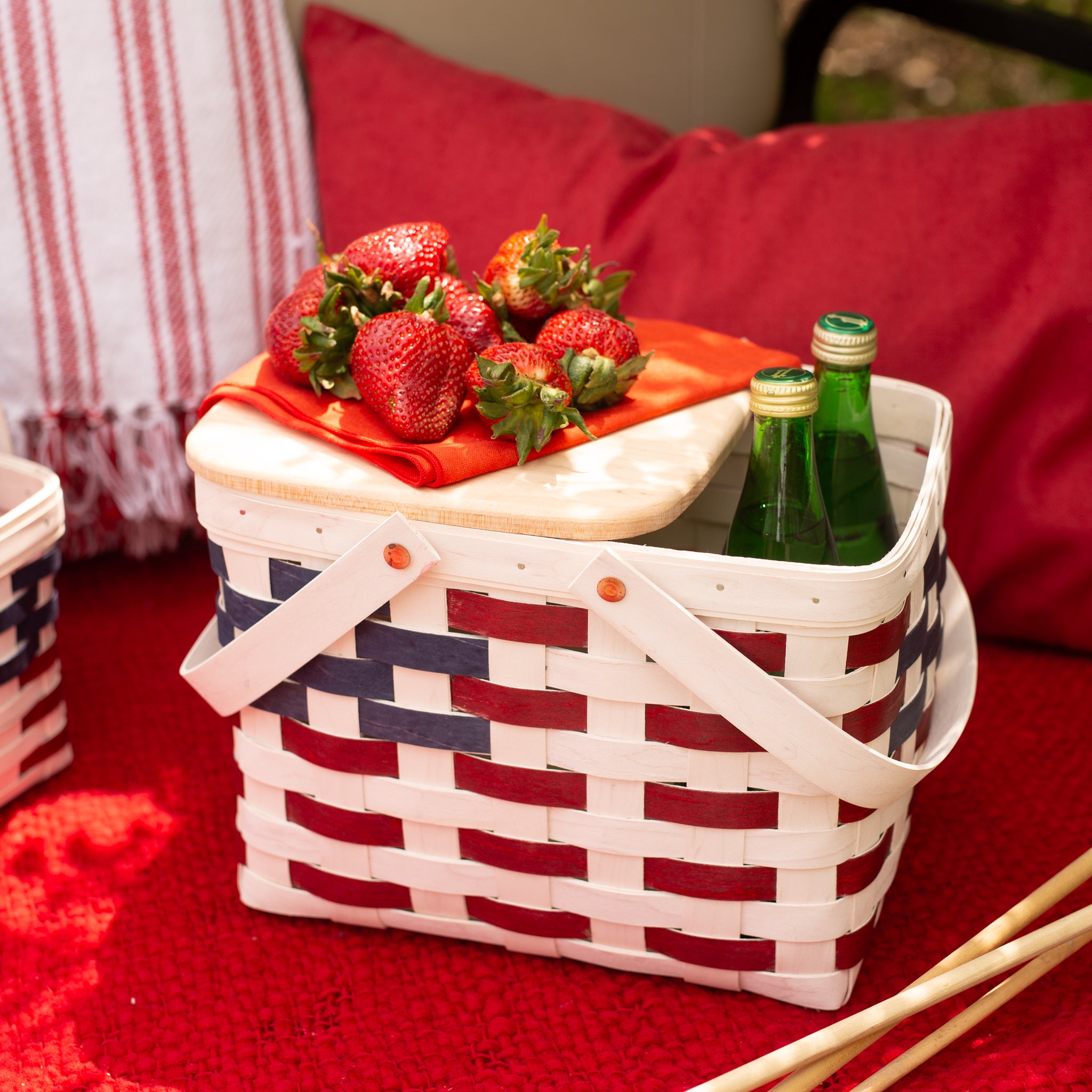 Americana Homestead Picnic Basket with Protectors - White - 图片 4
