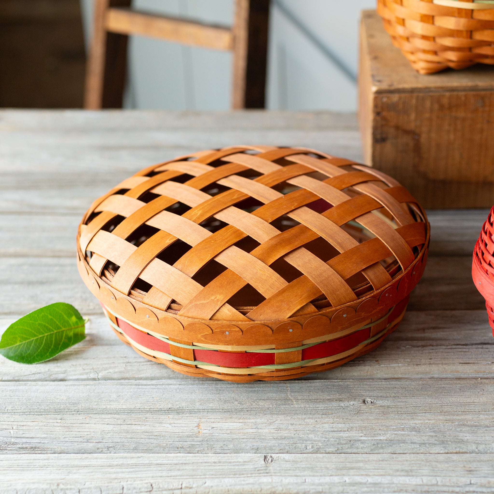 Apple Picking Medium Pie Basket with Lid and Protector - Red - 图片 3