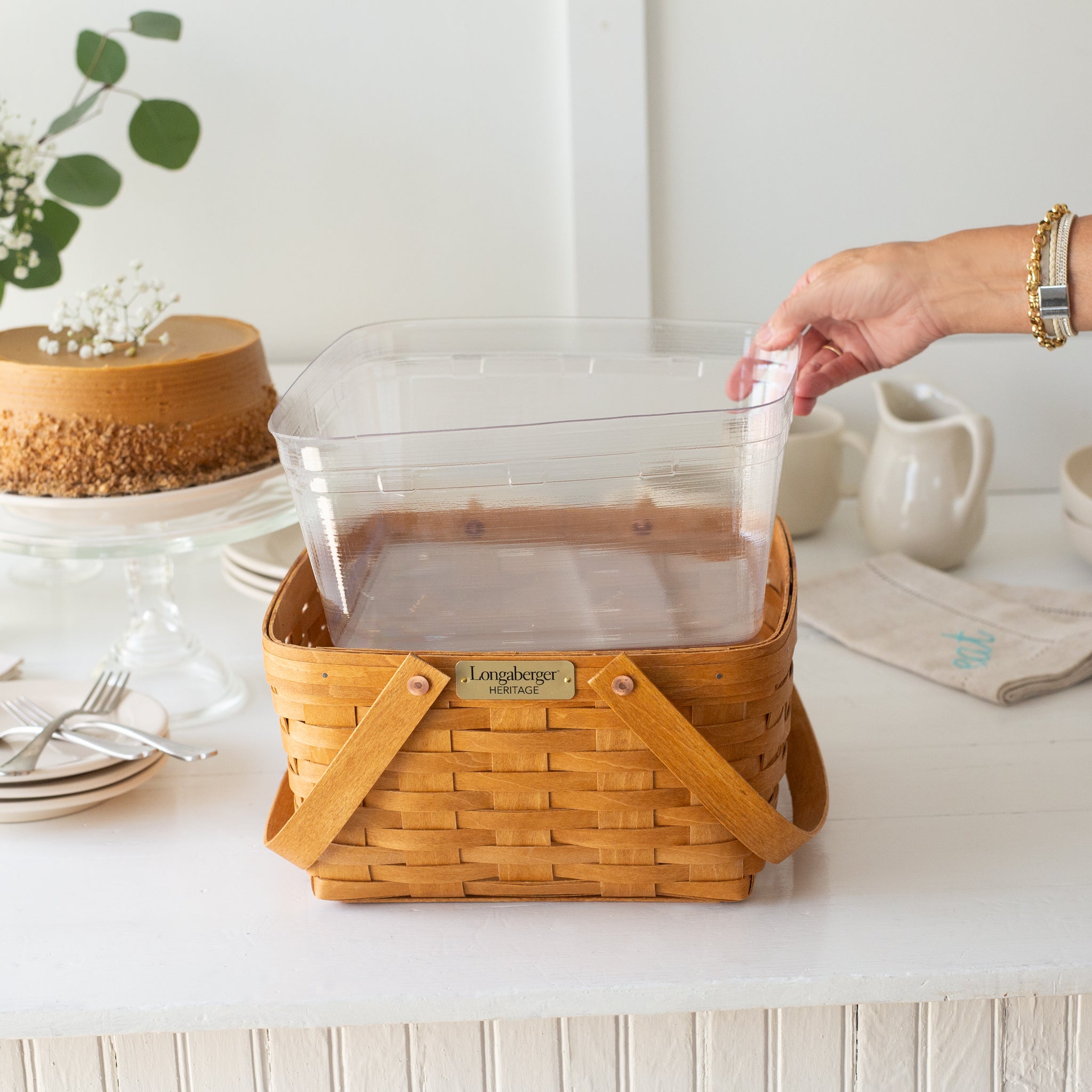 Collector's Heritage Cake Basket with Lid and Protector - Warm Brown - 图片 6