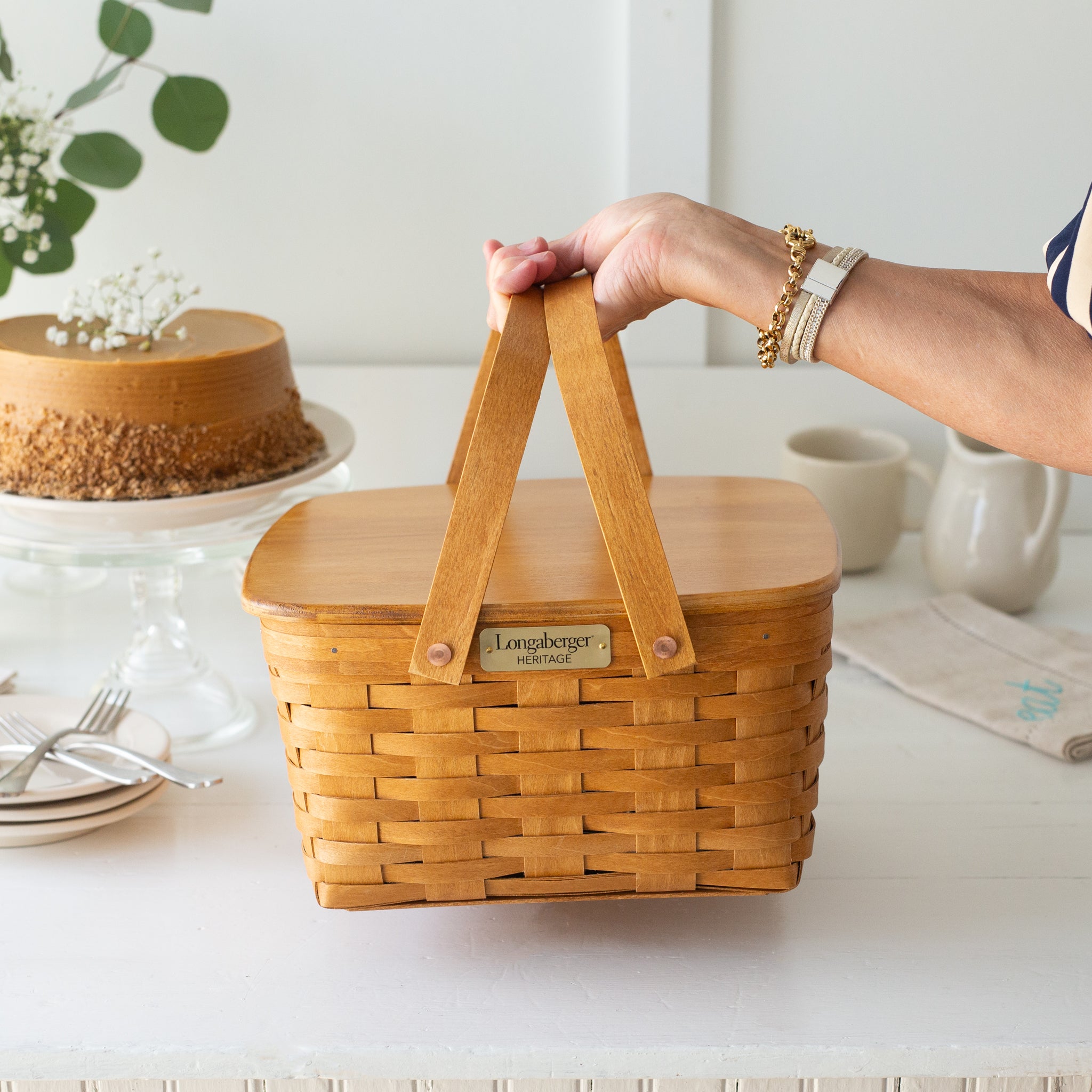 Collector's Heritage Cake Basket with Lid and Protector - Warm Brown - 图片 7